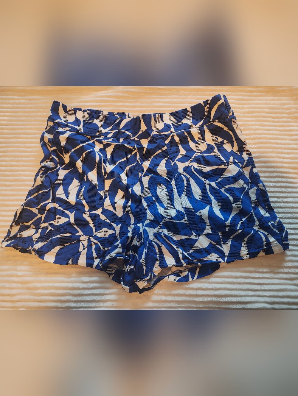 Nine West Blue and White High-Waist Leaf Print Shorts